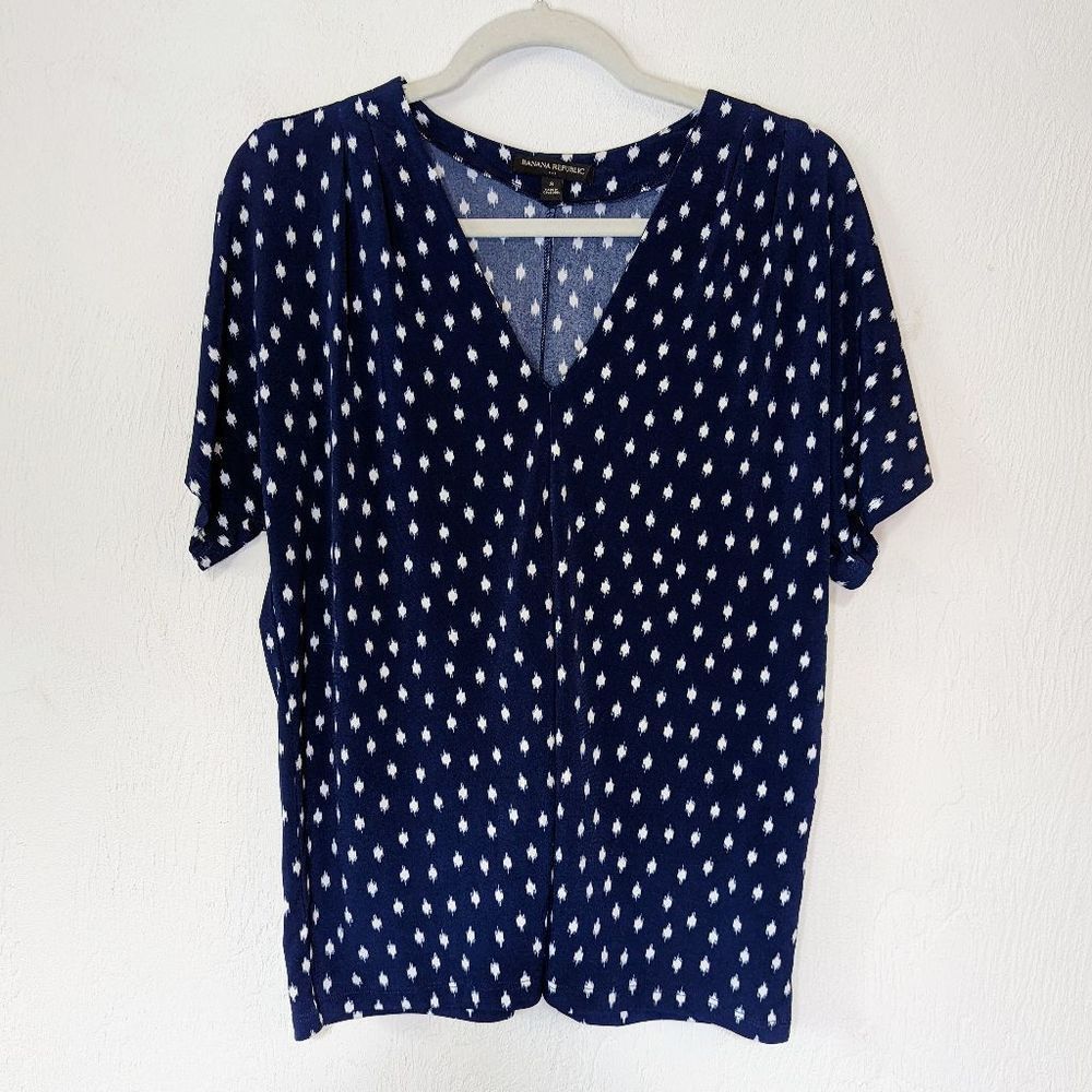 Banana Republic V Neck Top Size Small